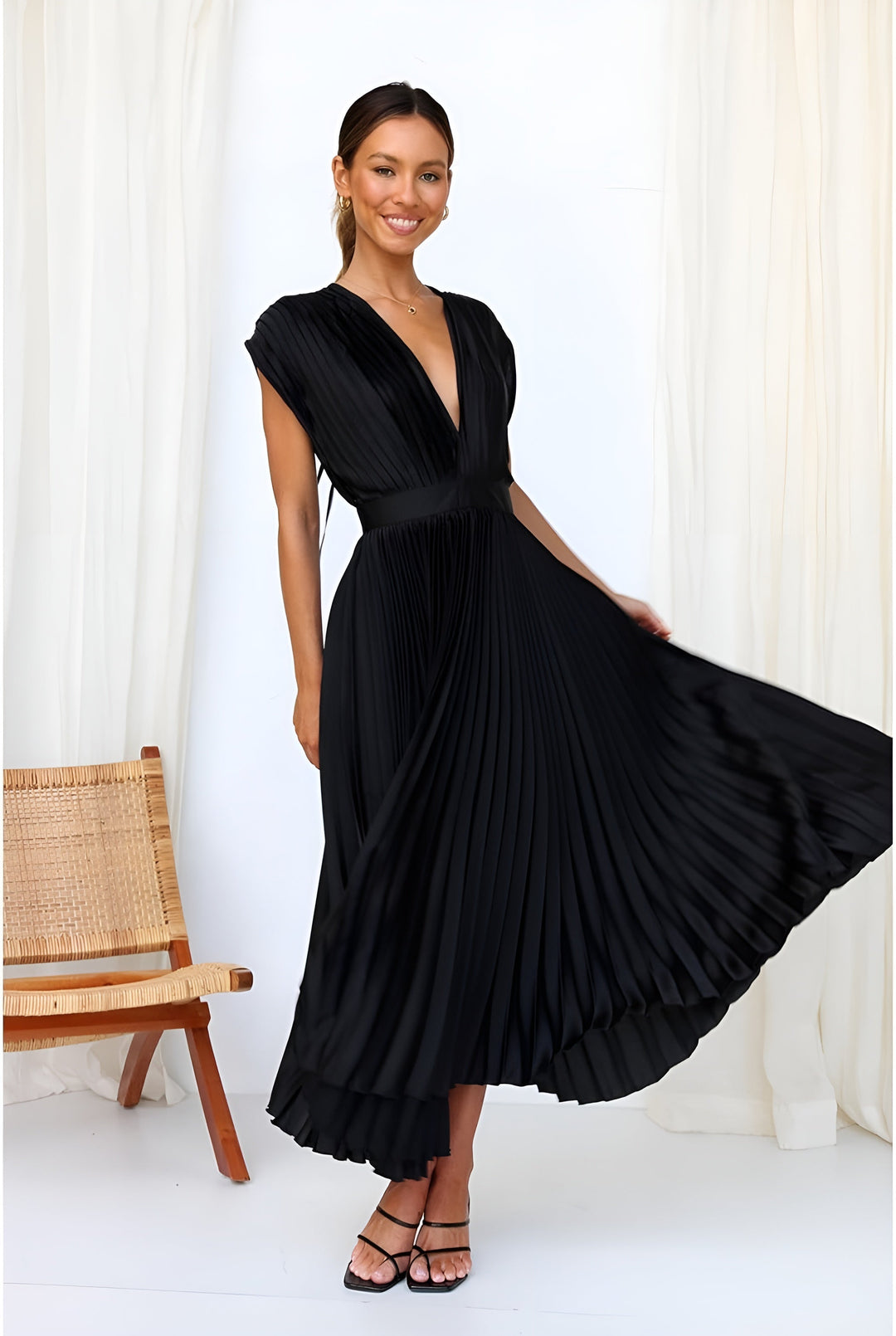 Selina | Pleated Sleeveless Dress with Zip Detail
