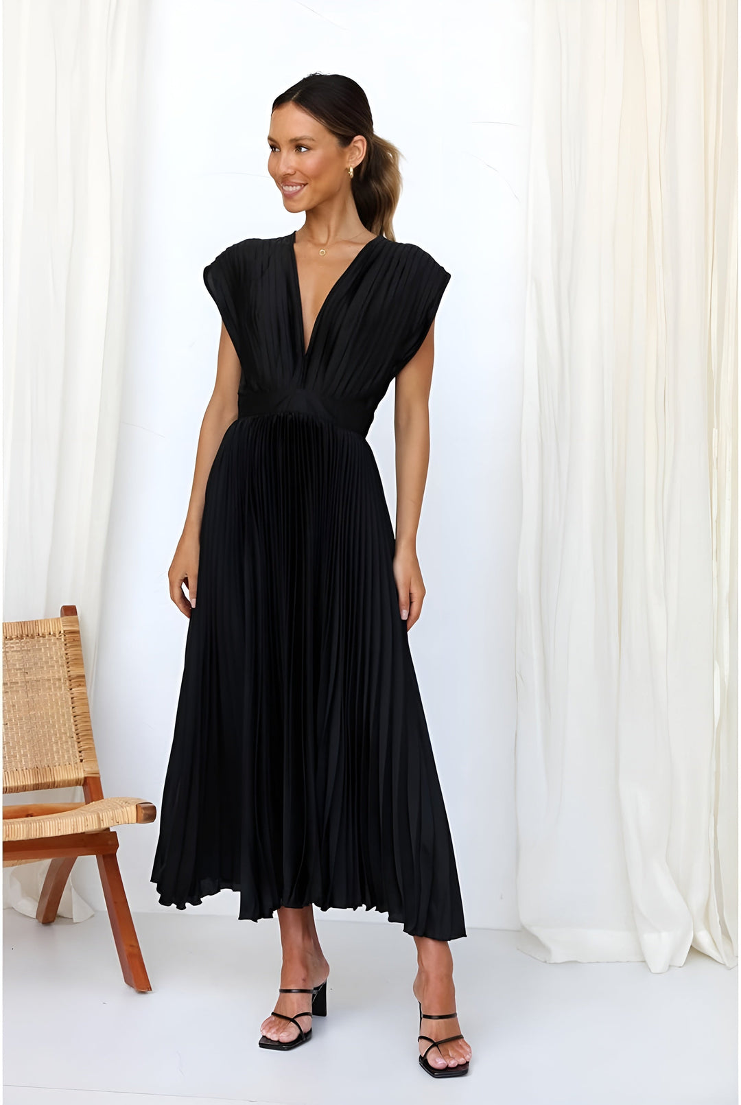 Selina | Pleated Sleeveless Dress with Zip Detail