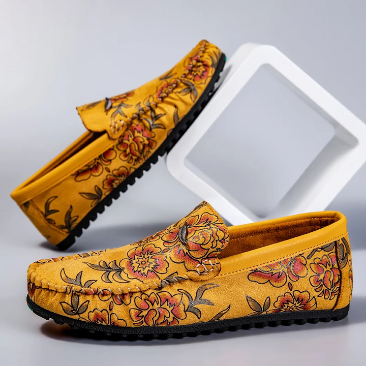 Mocassins de Couro com Design Colorido