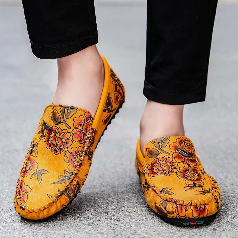 Mocassins de Couro com Design Colorido