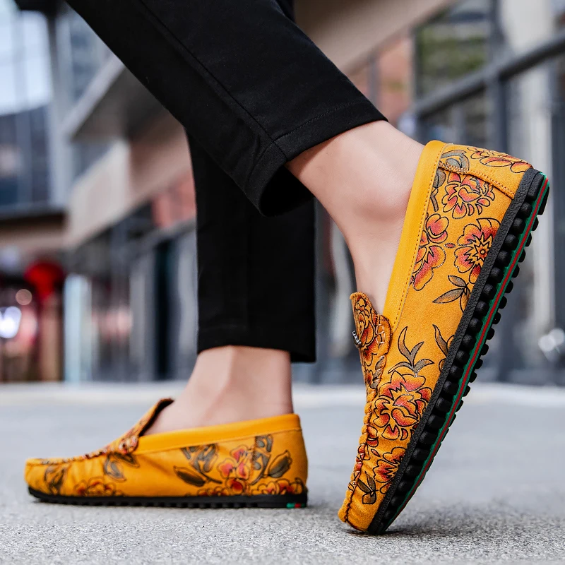 Mocassins de Couro com Design Colorido