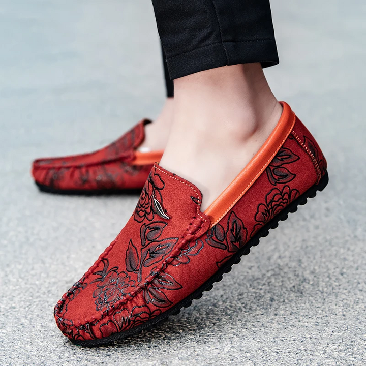 Mocassins de Couro com Design Colorido