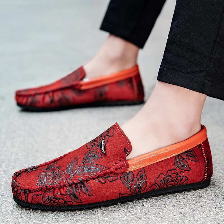 Mocassins de Couro com Design Colorido