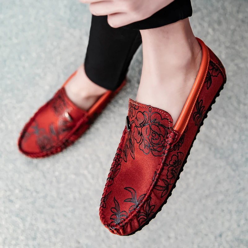Mocassins de Couro com Design Colorido