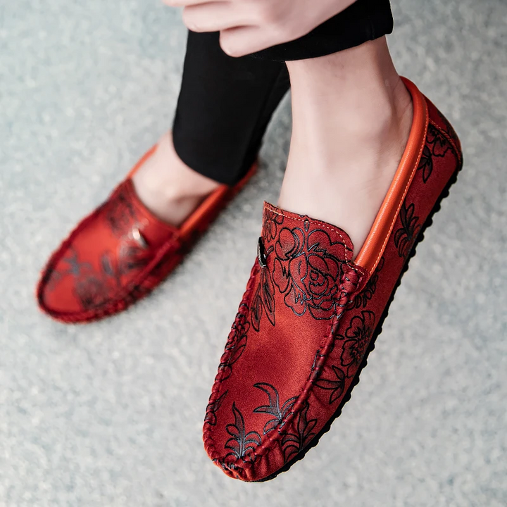 Mocassins de Couro com Design Colorido
