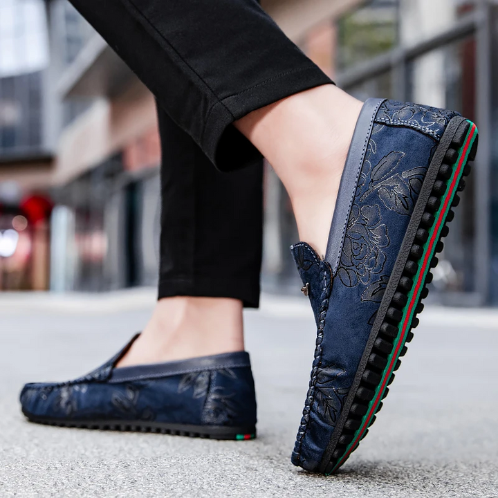 Mocassins de Couro com Design Colorido