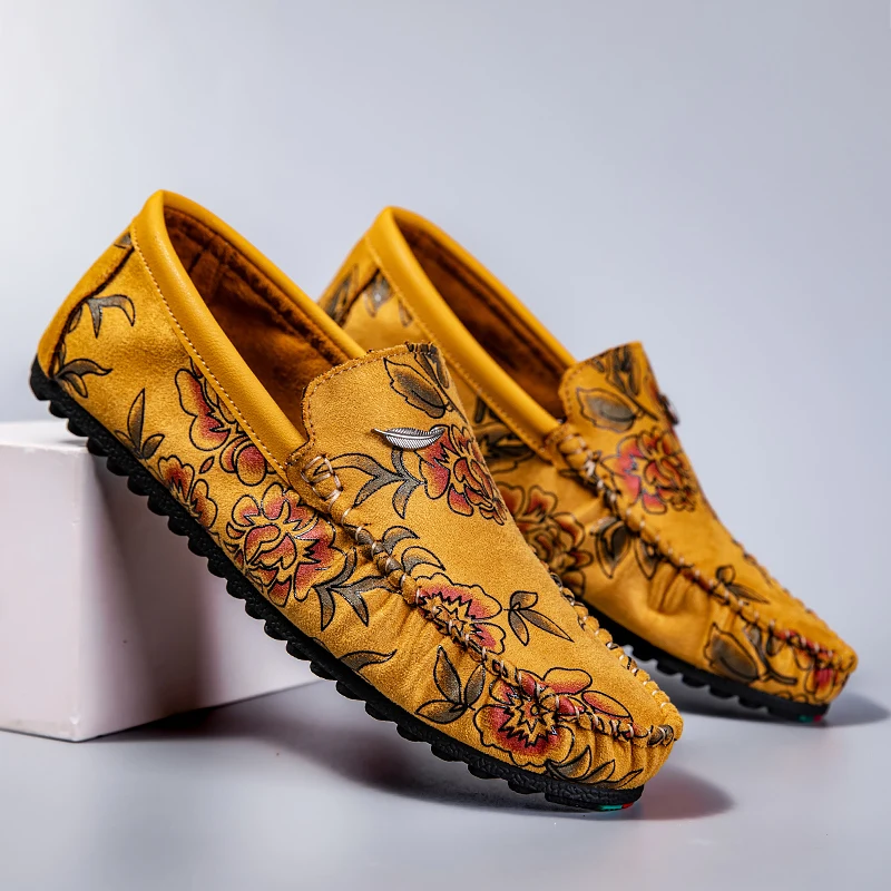 Mocassins de Couro com Design Colorido