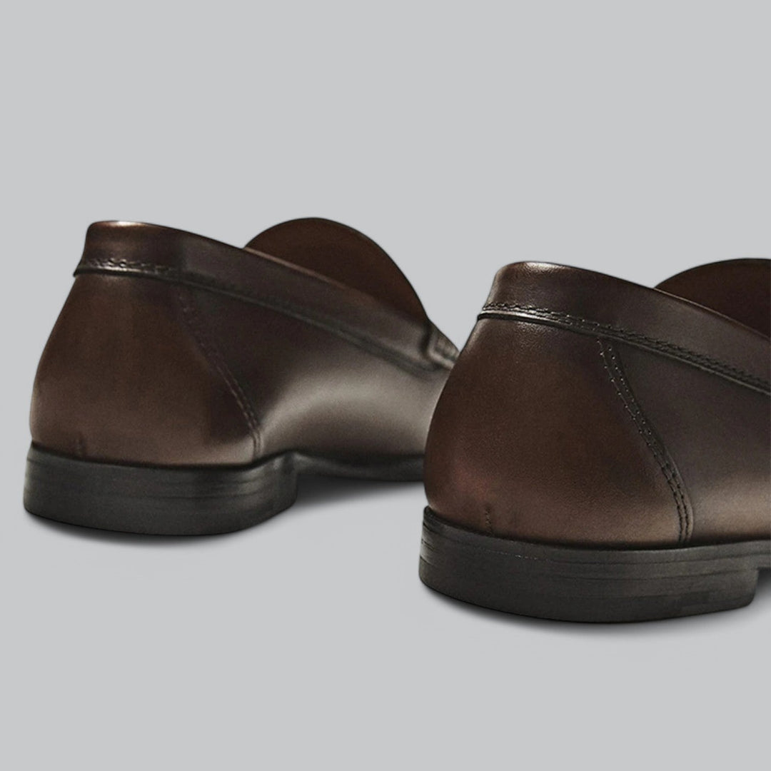 Sapatos de vela em pele elegantes