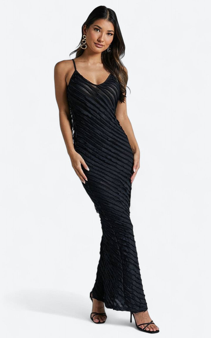 Solvi | Vestido preto elegante