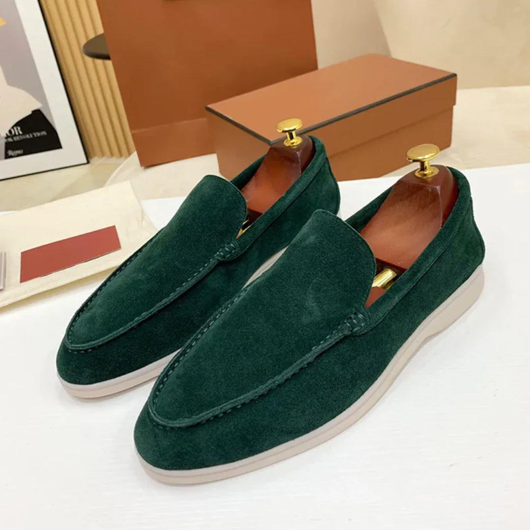 Clássicos mocassins em camurça