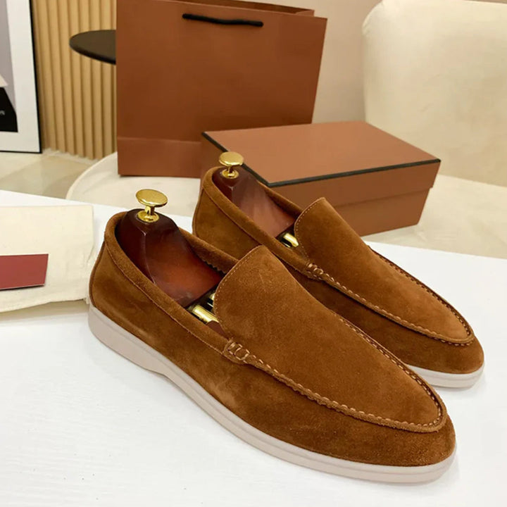 Clássicos mocassins em camurça