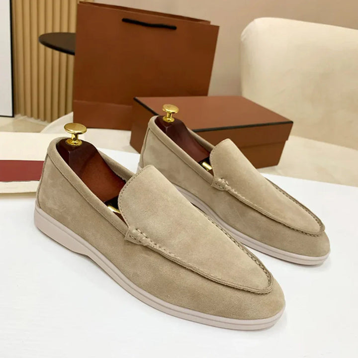 Clássicos mocassins em camurça