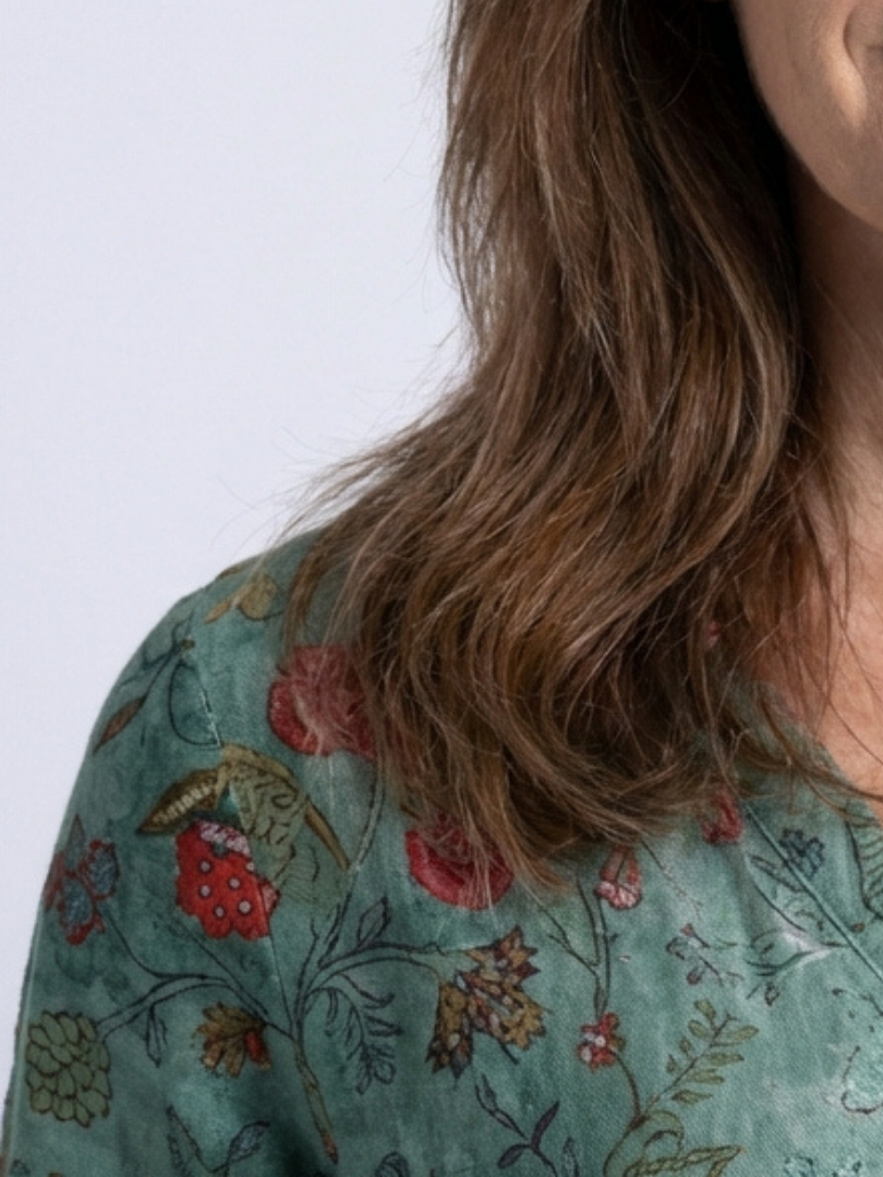 Valeri | Vestido maxi com padrão floral, decote em V e mangas três quartos