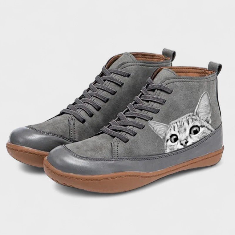 Tânia | Cat-friendly boots