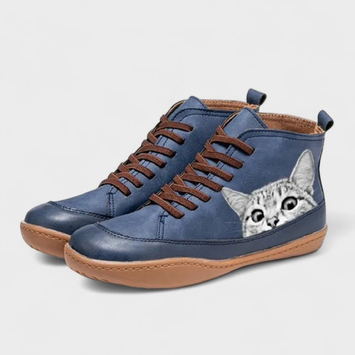 Tânia | Cat-friendly boots