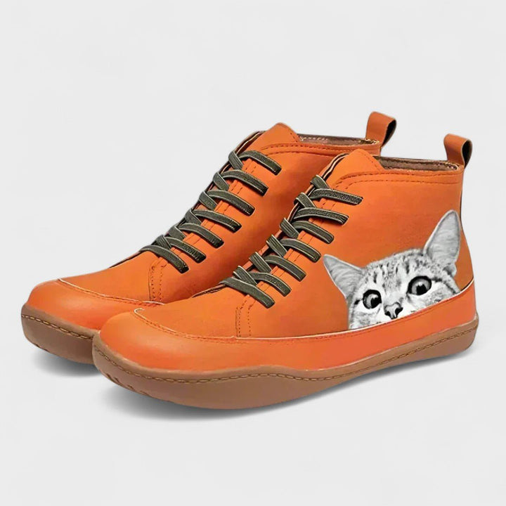 Tânia | Cat-friendly boots