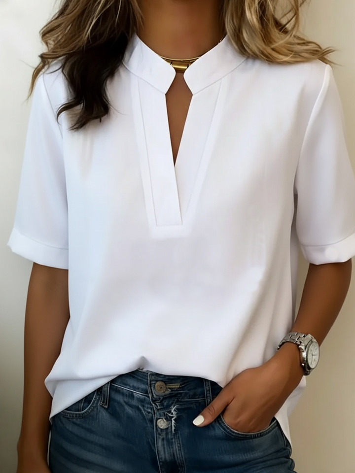 Margaux | Blusa Chique com Decote em V e Detalhe Dourado