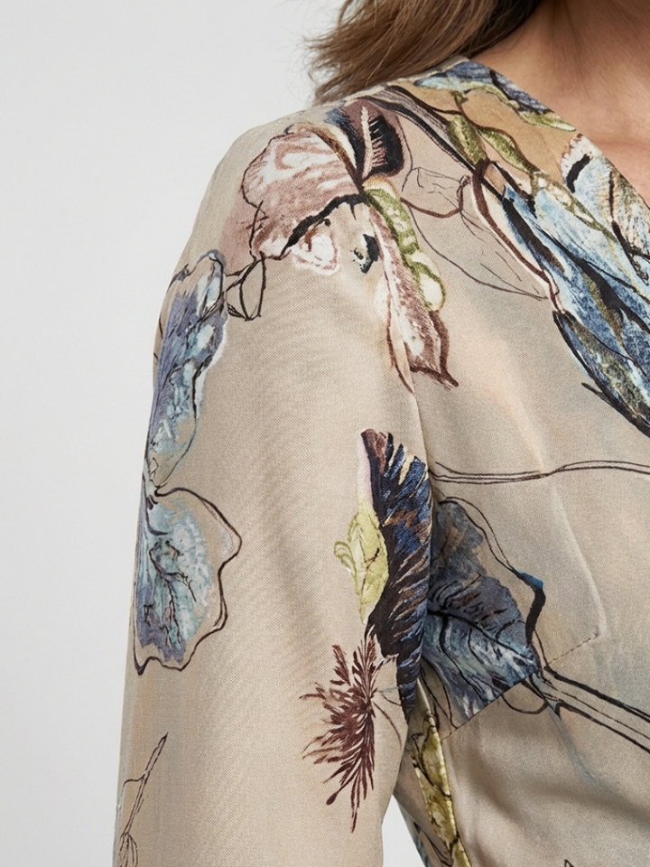 Karoline | Vestido comprido floral com cinto e mangas três quartos