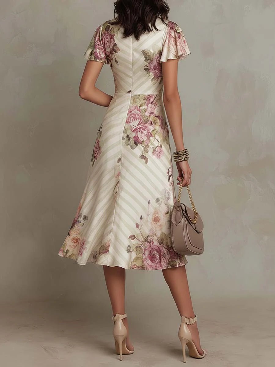 Roupão midi em cetim elegante e de estilo retro